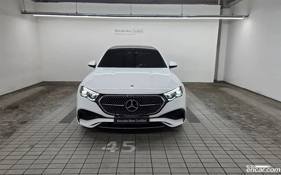 Mercedes-Benz E-Class E300 4MATIC AMG Line 2025 — thumbnail 3