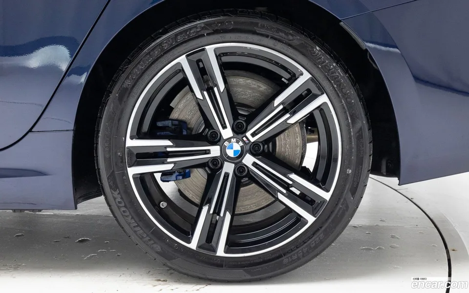BMW 3 Series 320i M 2025 — thumbnail 5