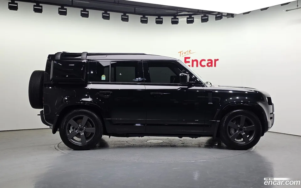 Land Rover Defender 110 D300 X- HSE 2026 — thumbnail 5