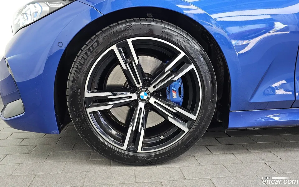 BMW 3 Series 320d M 2023 — thumbnail 5