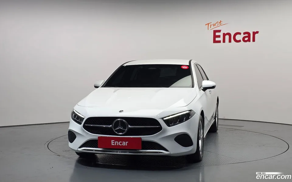Mercedes-Benz A-Class A220 2024 — thumbnail 3