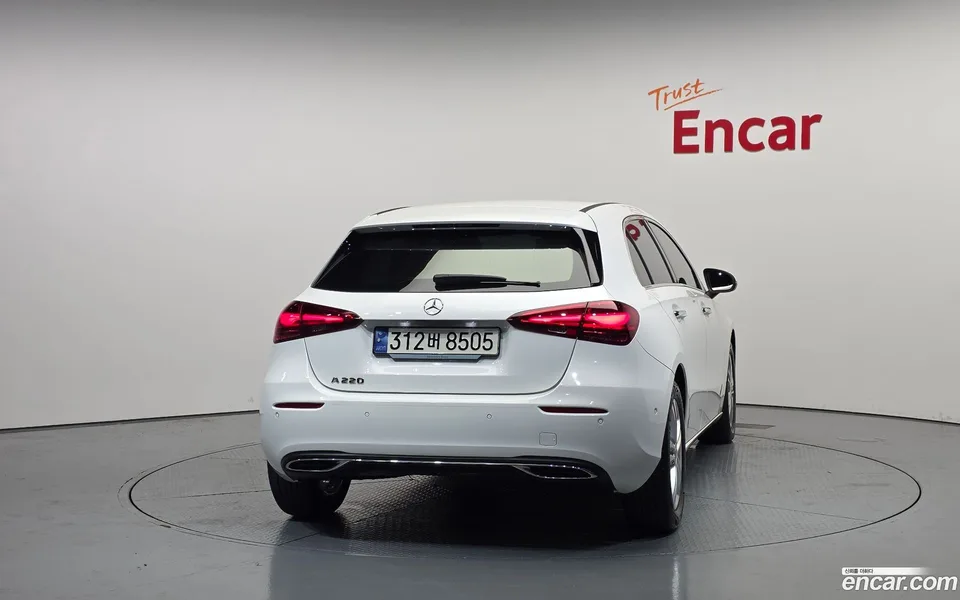 Mercedes-Benz A-Class A220 2024 — thumbnail 4