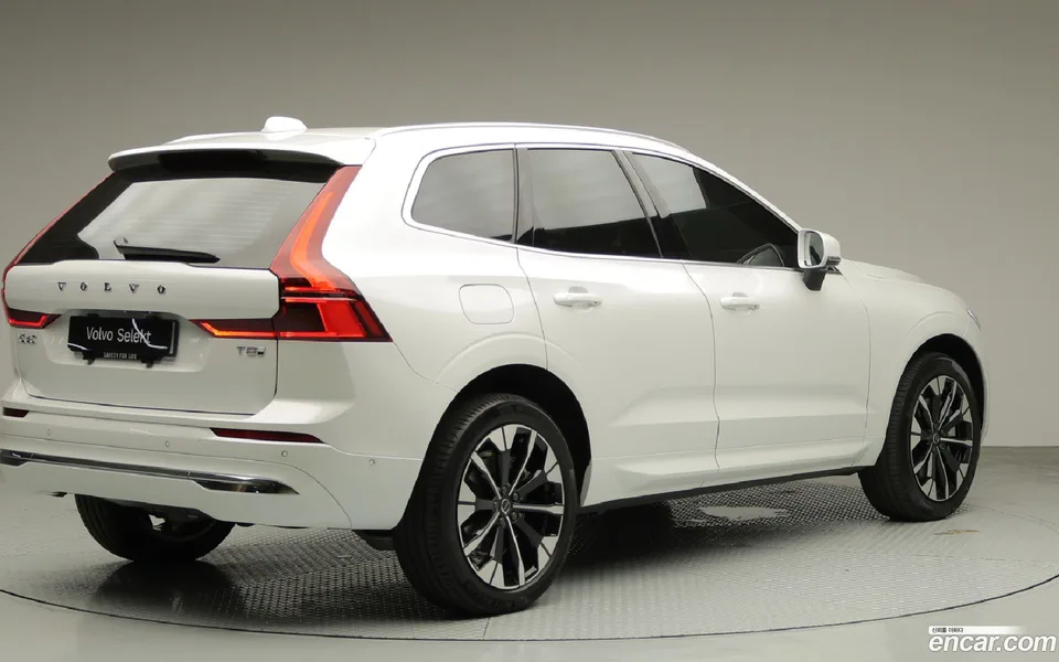 Volvo XC60 T8 2026 — thumbnail 4