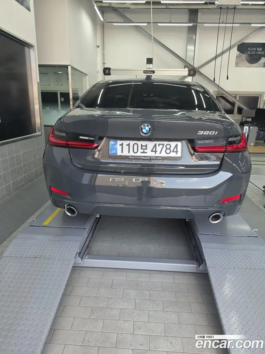 BMW 3 Series 320i 2025 — photo 1, buy with delivery to Moscow