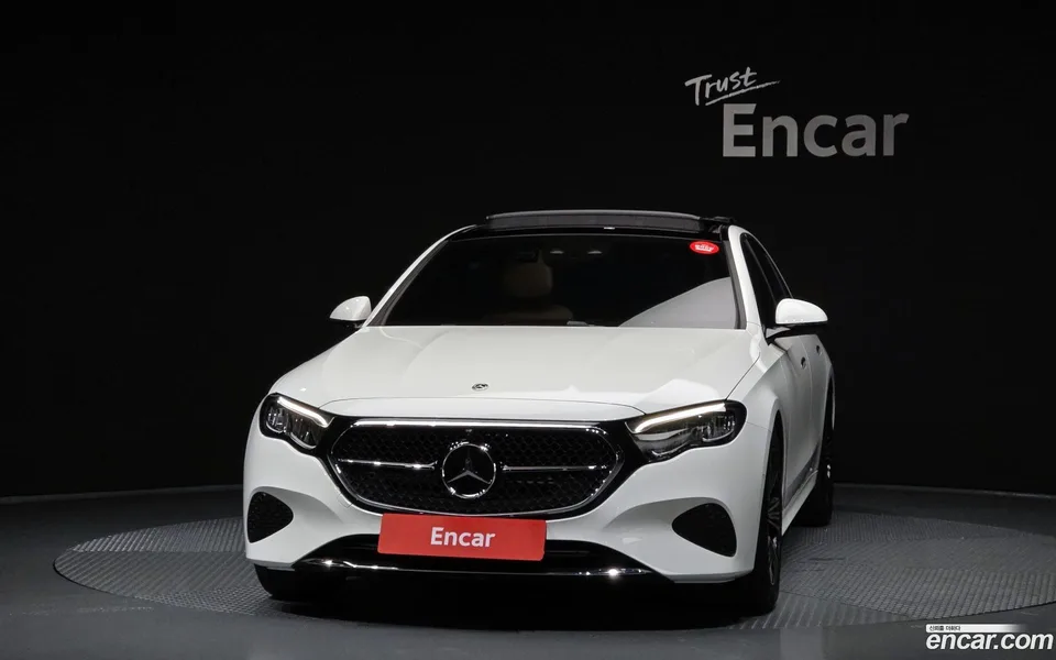 Mercedes-Benz E-Class E200 2025 — thumbnail 3