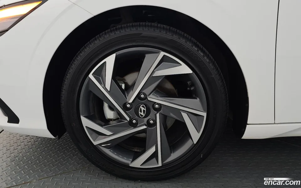 Hyundai Avante CN7 1.6 2023 — thumbnail 2