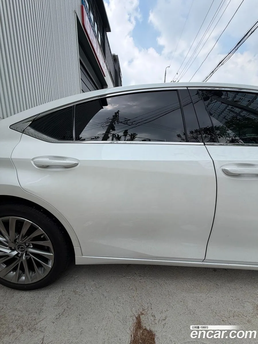 Lexus ES 300h 2023 — миниатюра 2