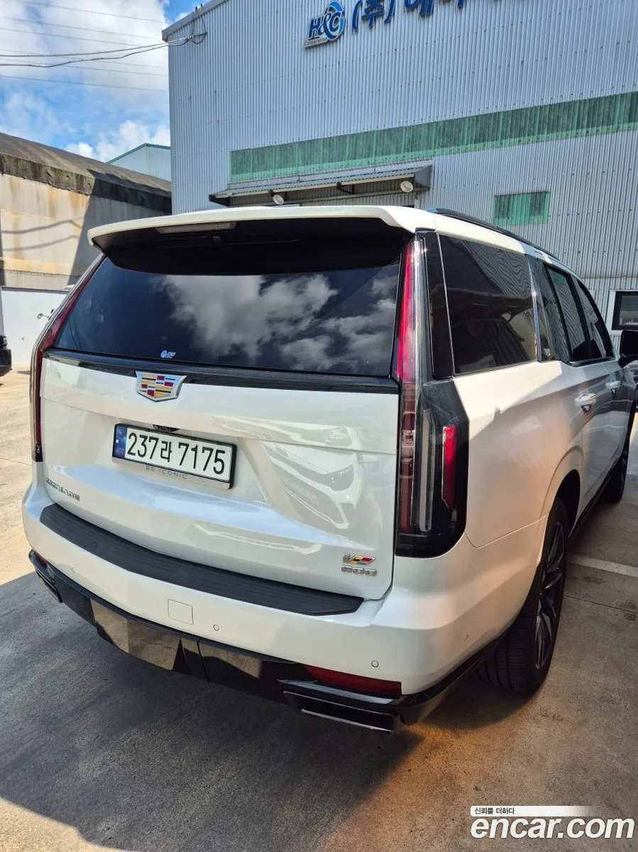 Cadillac Escalade 6.2 2023 — thumbnail 2