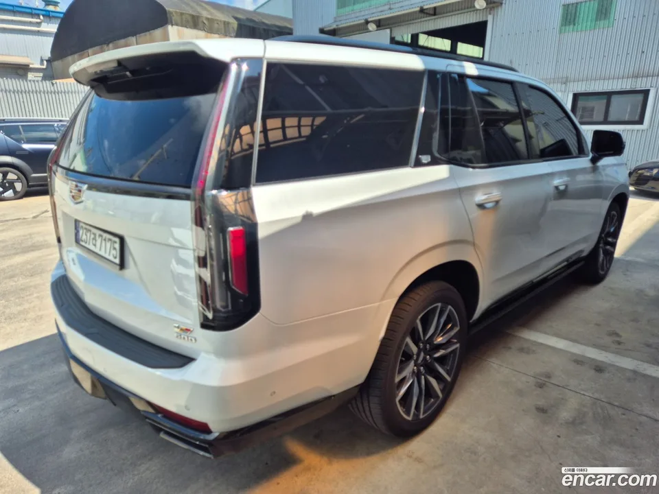 Cadillac Escalade 6.2 2023 — thumbnail 4