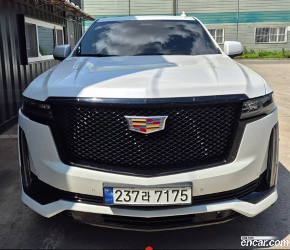 Cadillac Escalade 6.2 2023 — photo 1, buy with delivery to Moscow