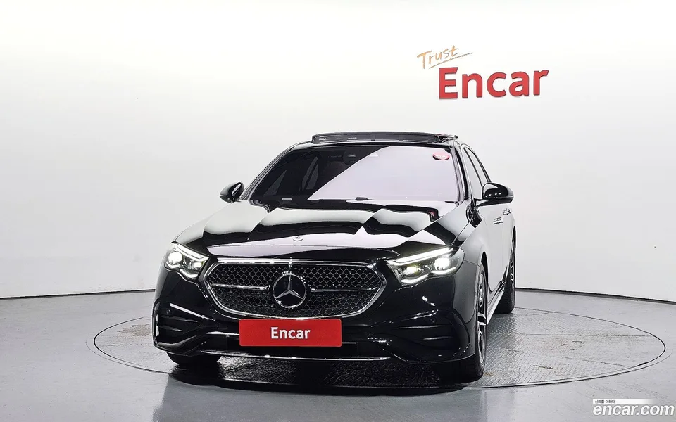 Mercedes-Benz E-Class E300 4MATIC AMG Line 2025 — thumbnail 3