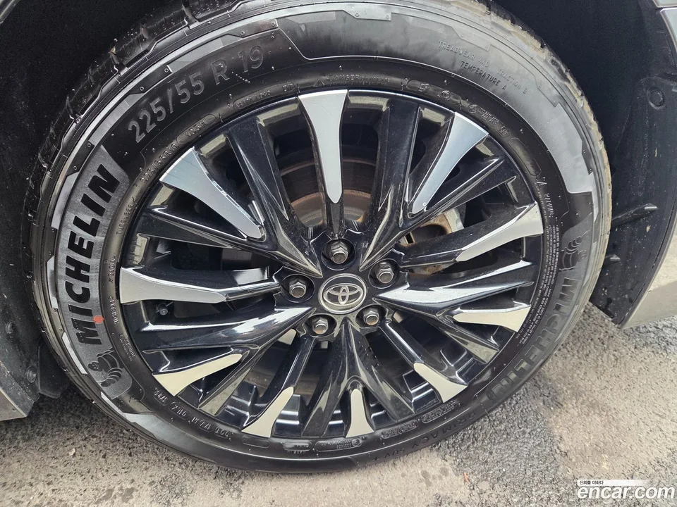 Toyota Alphard 2.5 HEV AWD 2024 — thumbnail 2