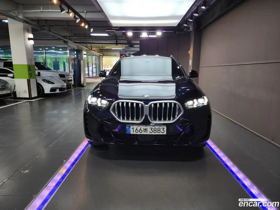 BMW X6 xDrive40i M 2023 — photo 1, buy with delivery to Moscow
