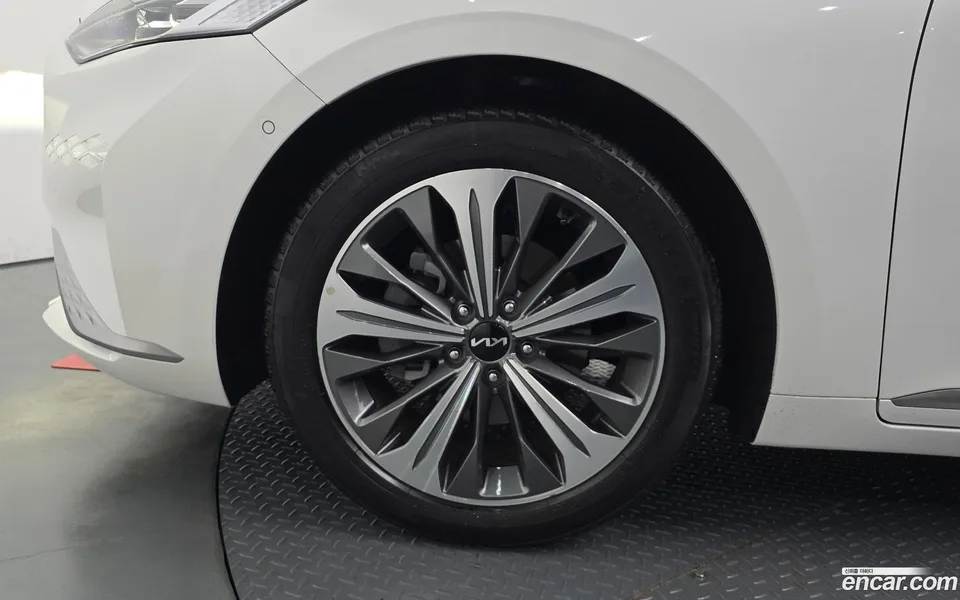 Kia K8 Hybrid 2023 — thumbnail 2