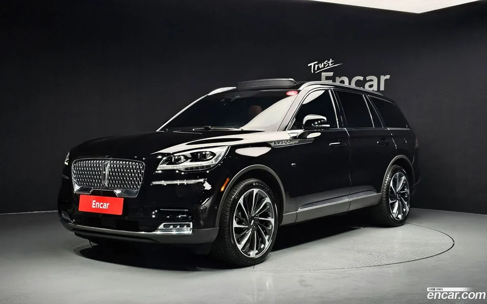 Lincoln Aviator 3.0 AWD 2023 — photo 1, buy with delivery to Moscow