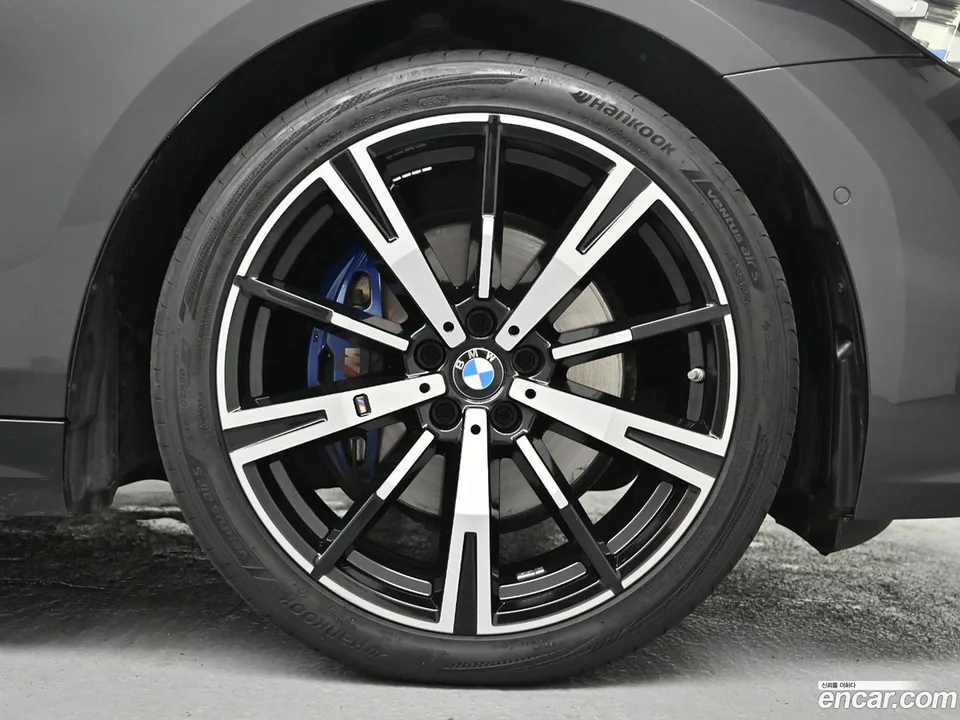 BMW 5 Series 530i xDrive M 2023 — thumbnail 2