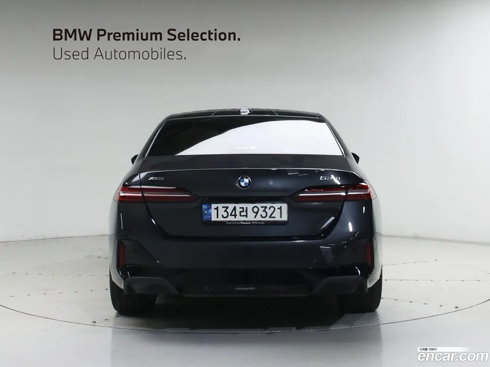 BMW 5 Series 530i xDrive M 2023 — thumbnail 3