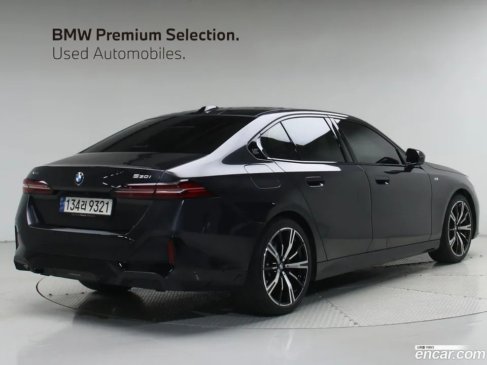 BMW 5 Series 530i xDrive M 2023 — thumbnail 4