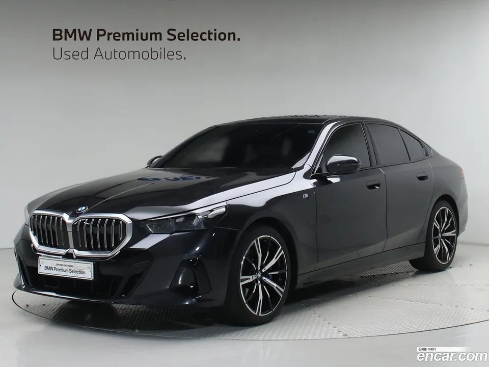BMW 5 Series 530i xDrive M 2023 — photo 1, buy with delivery to Moscow