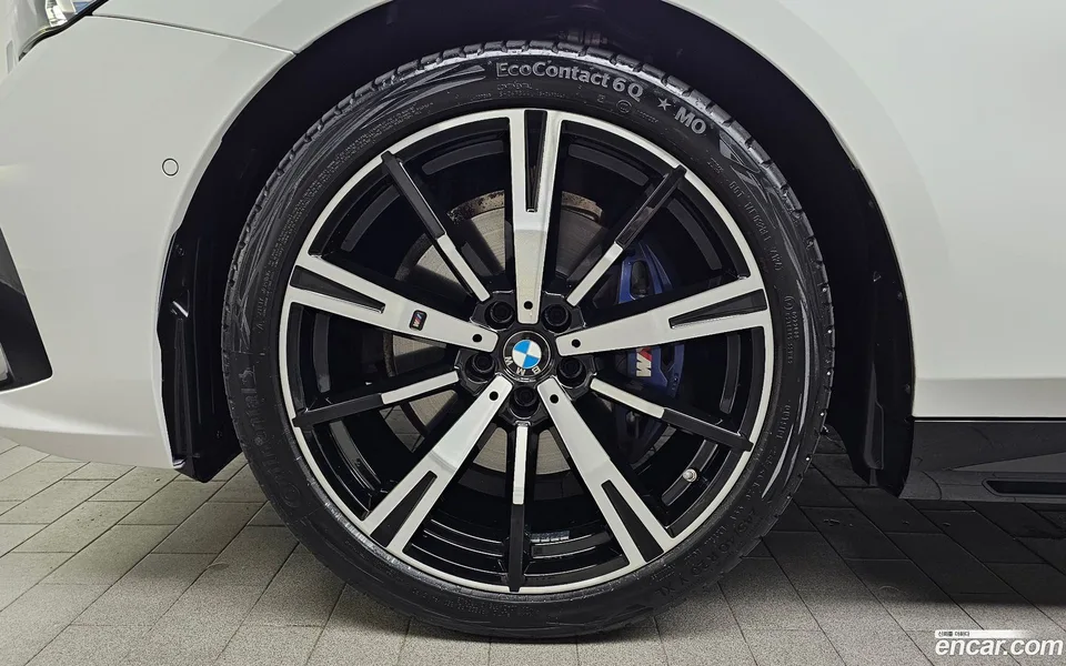 BMW 5 Series 530i xDrive M 2025 — thumbnail 2