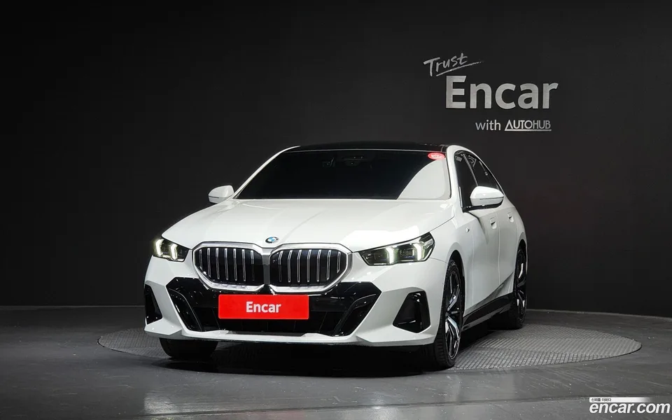 BMW 5 Series 530i xDrive M 2025 — thumbnail 3
