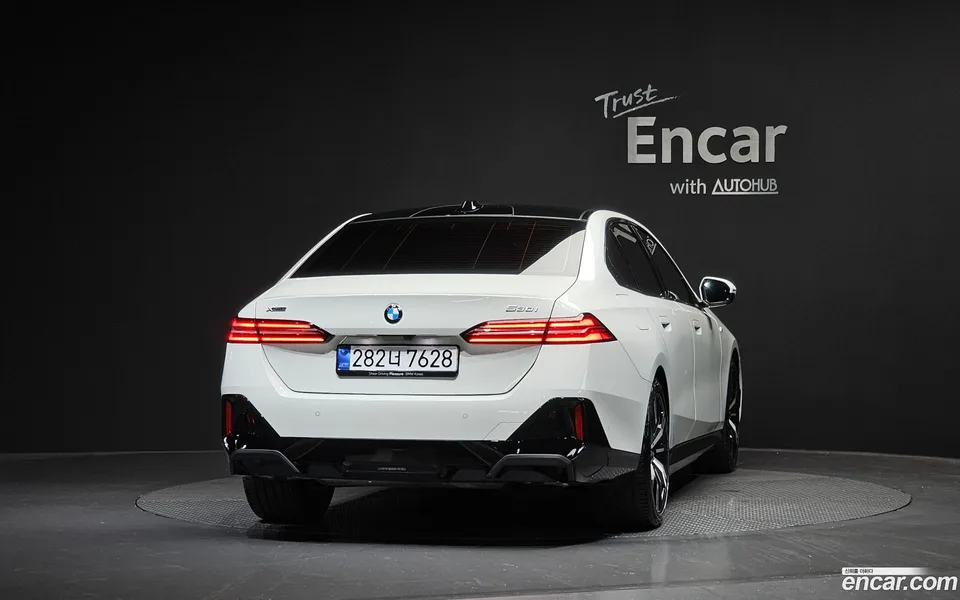 BMW 5 Series 530i xDrive M 2025 — thumbnail 4