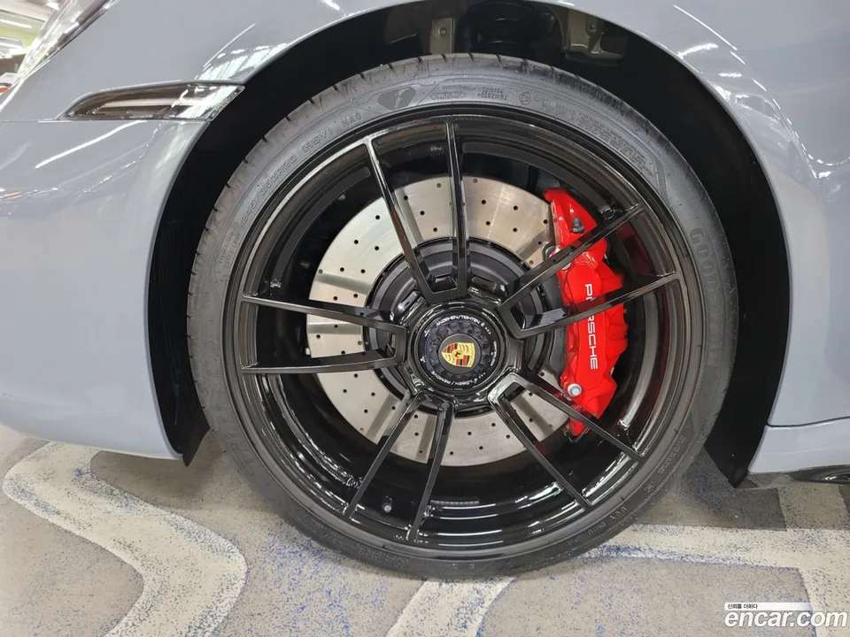 Porsche 911 (992) 4 GTS 2023 — thumbnail 2