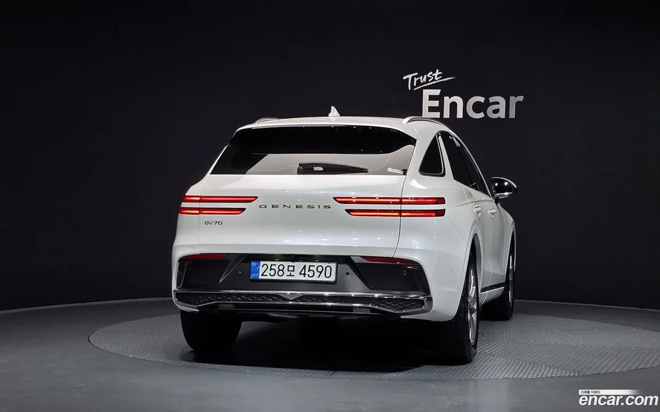 Genesis GV70 2.5T 2WD 2025 — thumbnail 4