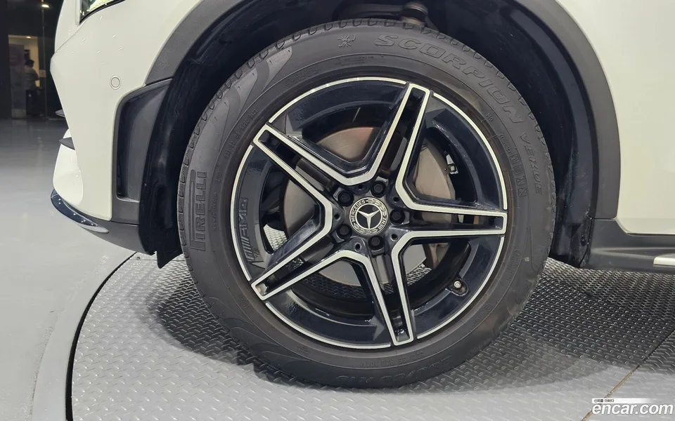 Mercedes-Benz GLC-Class GLC300 4MATIC 2023 — thumbnail 5