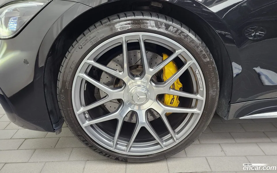 Mercedes-Benz AMG GT 4 43 4MATIC+ 2023 — thumbnail 2