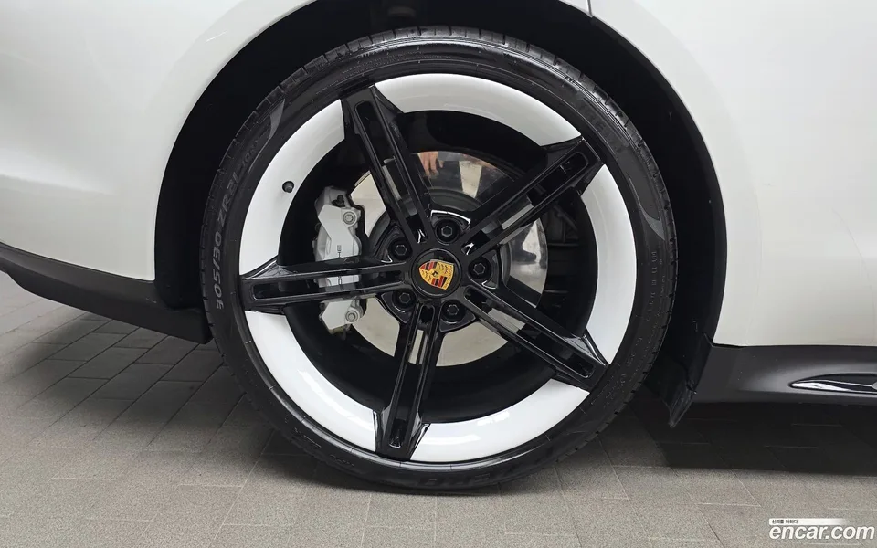 Porsche Taycan GTS 2023 — thumbnail 5