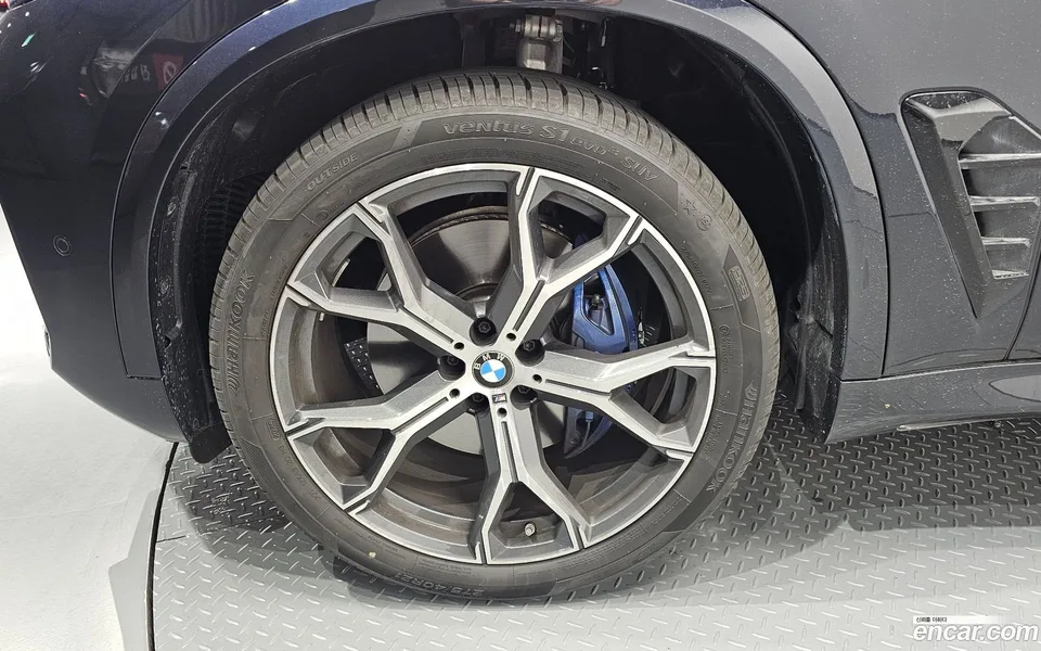 BMW X5 xDrive 40i M 2025 — thumbnail 2