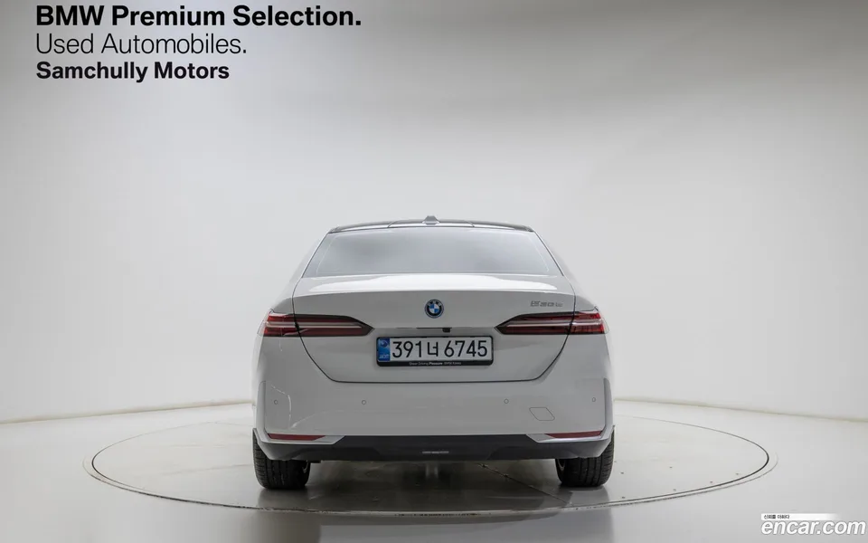 BMW 5 Series 530e 2026 — thumbnail 3