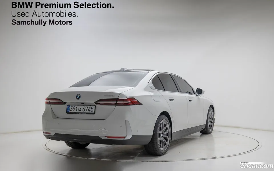 BMW 5 Series 530e 2026 — thumbnail 4