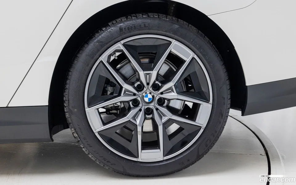 BMW 5 Series 530e 2026 — thumbnail 5