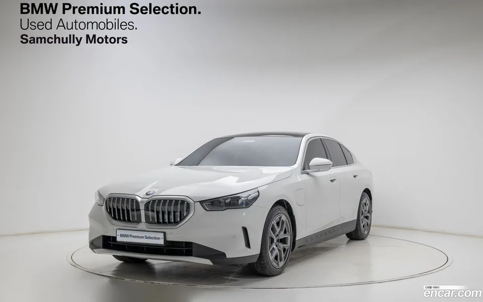 BMW 5 Series 530e 2026 — photo 1, buy with delivery to Moscow