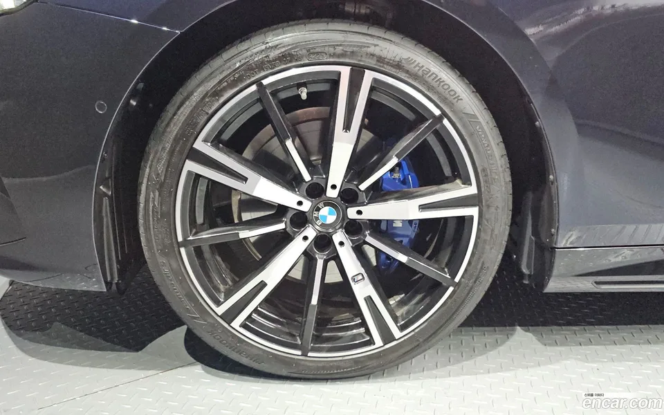 BMW 5 Series 530i xDrive M 2025 — thumbnail 5