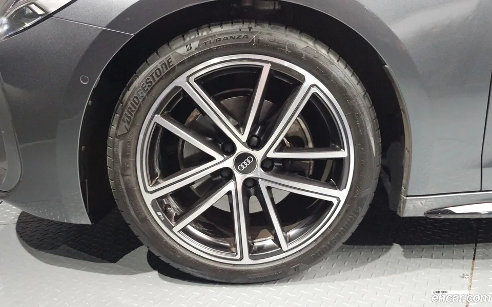 Audi A5 40 TFSI S Line 2025 — thumbnail 2