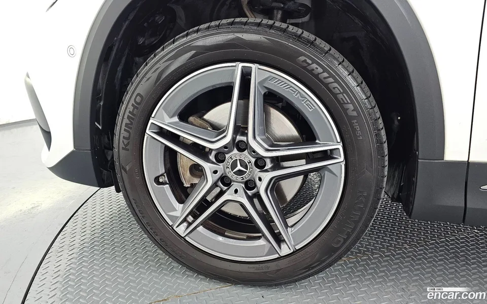 Mercedes-Benz GLA-Class GLA250 4MATIC 2023 — thumbnail 2