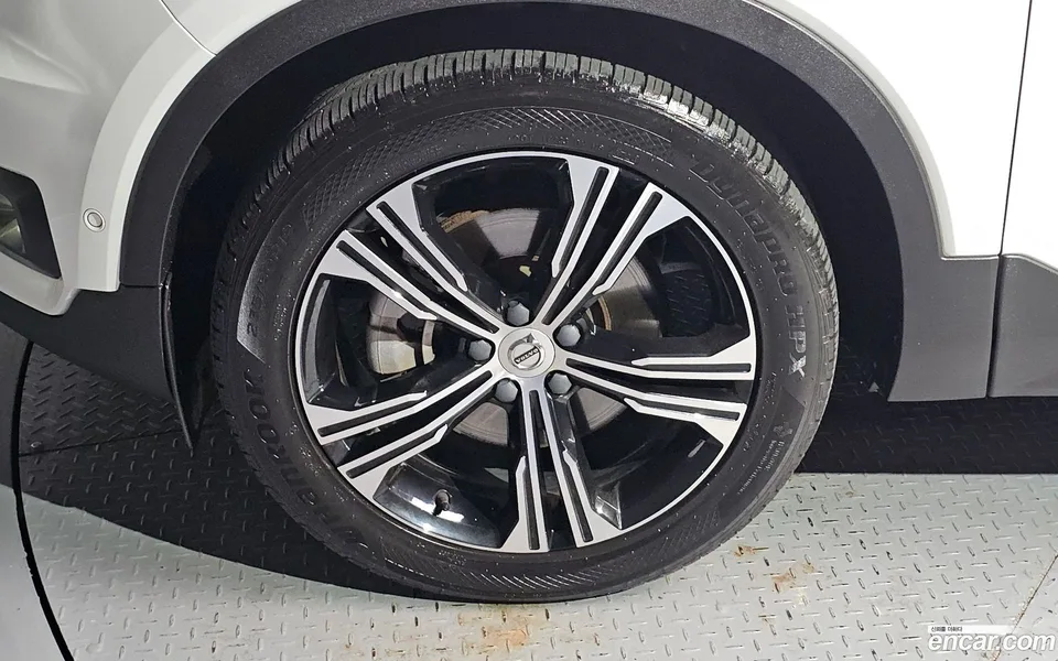 Volvo XC40 B4 2022 — thumbnail 2