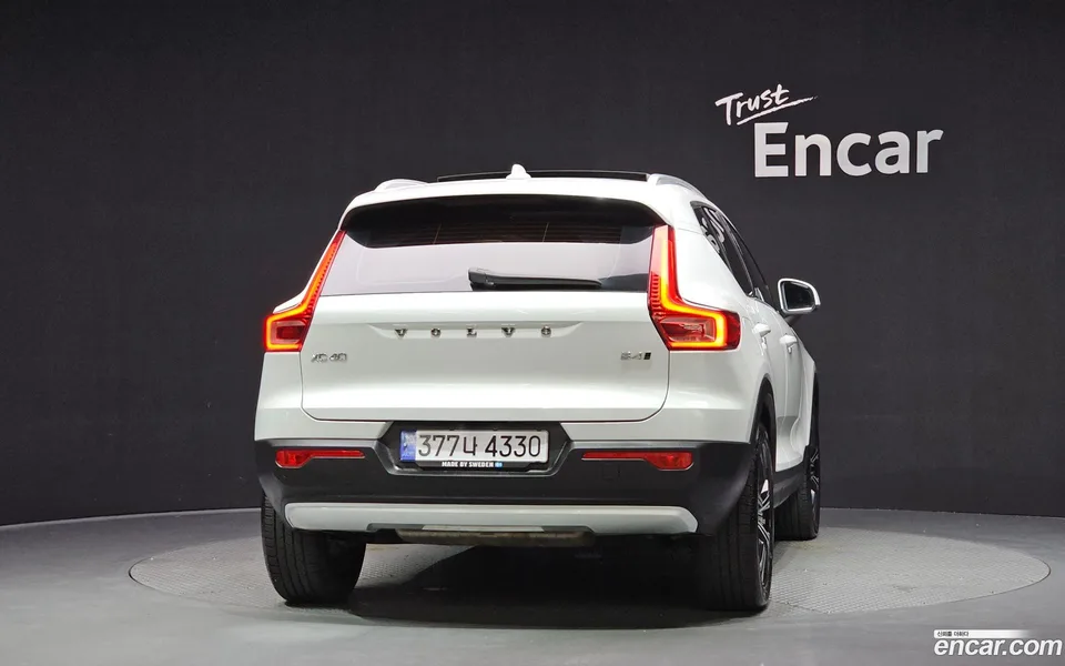 Volvo XC40 B4 2022 — thumbnail 4