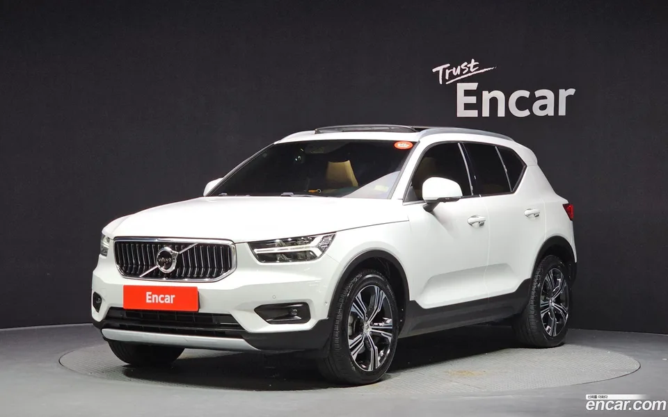 Volvo XC40 B4 2022 — photo 1, buy with delivery to Moscow