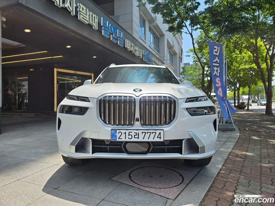 BMW X7 xDrive 40i 7 2024 — thumbnail 3