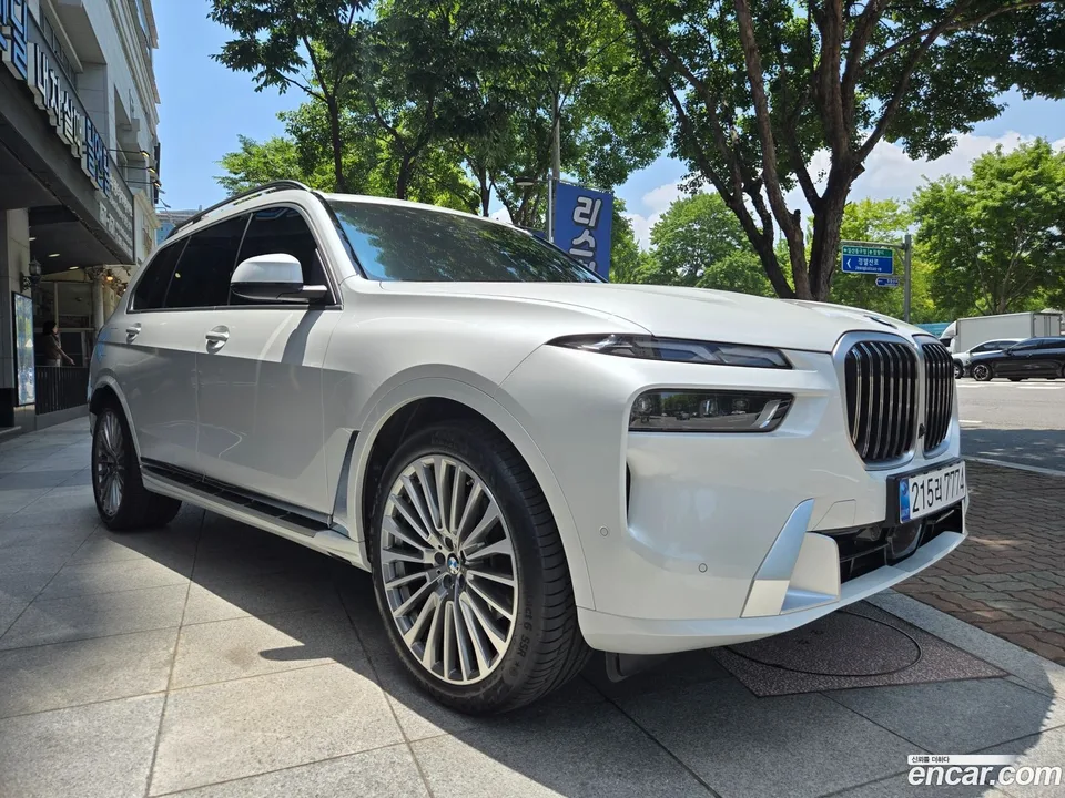 BMW X7 xDrive 40i 7 2024 — photo 1, buy with delivery to Moscow