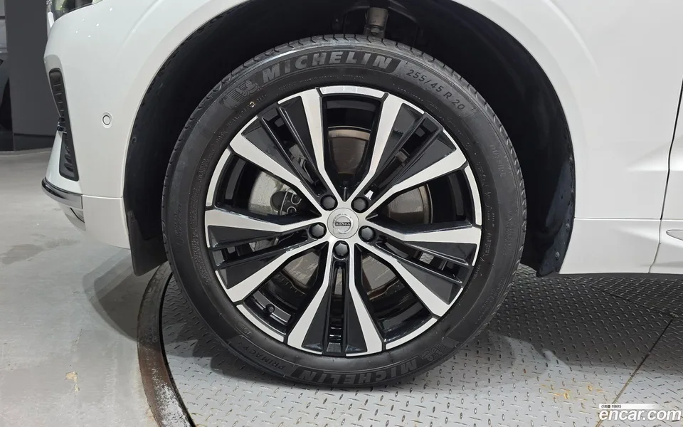 Volvo XC60 B6 2023 — thumbnail 5
