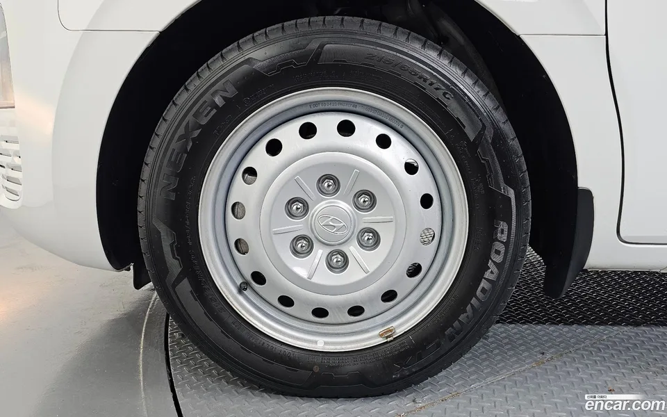 Hyundai Staria 11 2023 — thumbnail 2