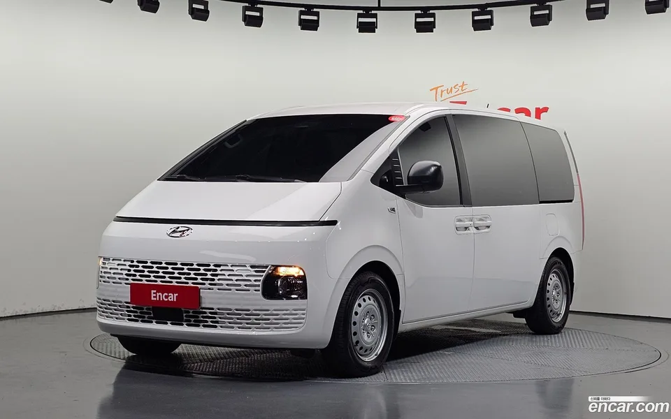 Hyundai Staria 11 2023 — photo 1, buy with delivery to Moscow