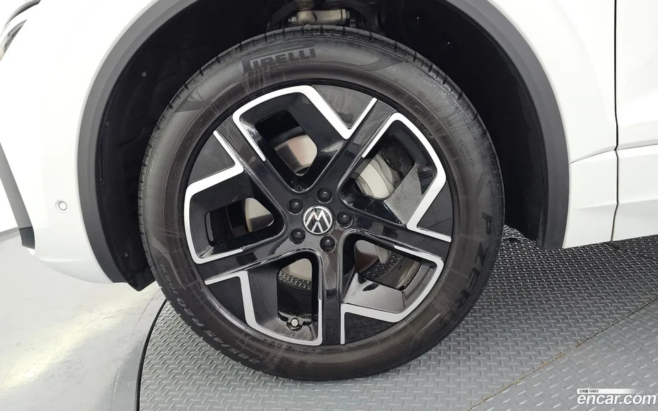 Volkswagen Touareg 3.0 TDI 2025 — thumbnail 2