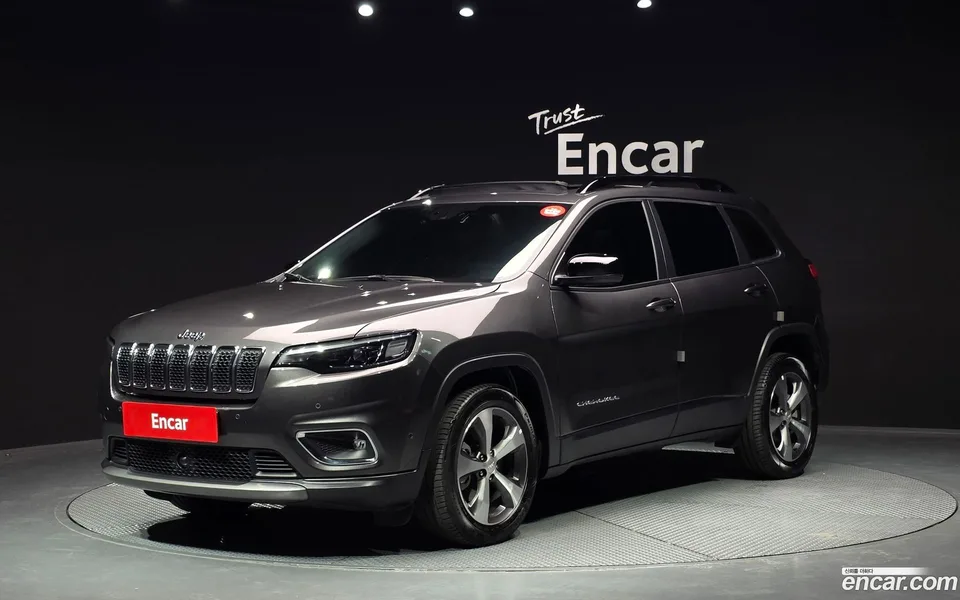 Jeep Cherokee 2.4 2WD 2022 — photo 1, buy with delivery to Moscow