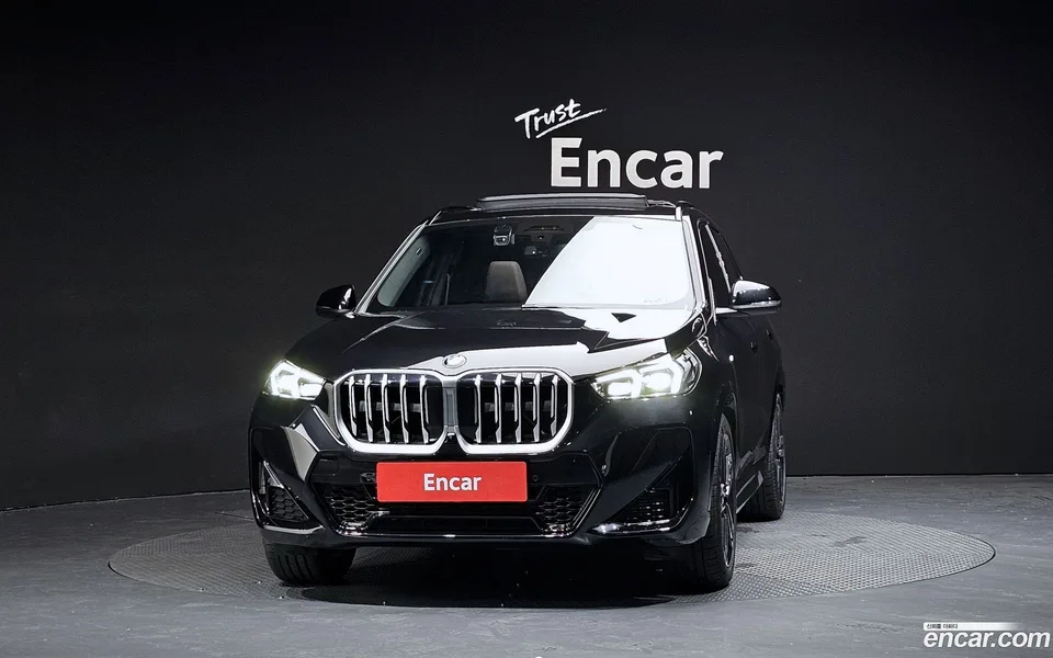 BMW X1 xDrive 20i M 2025 — thumbnail 3